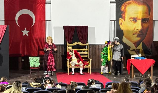 Karacasulu çocuklar, Büyükşehir'in tiyatrosuyla eğlendi