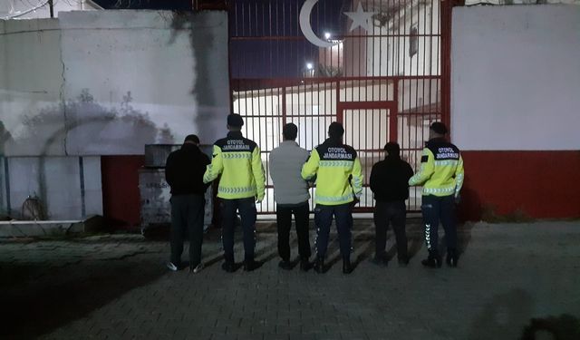 Aydın'da 3 şüpheli narkotik madde sevkiyatı yaparken yakalandı!