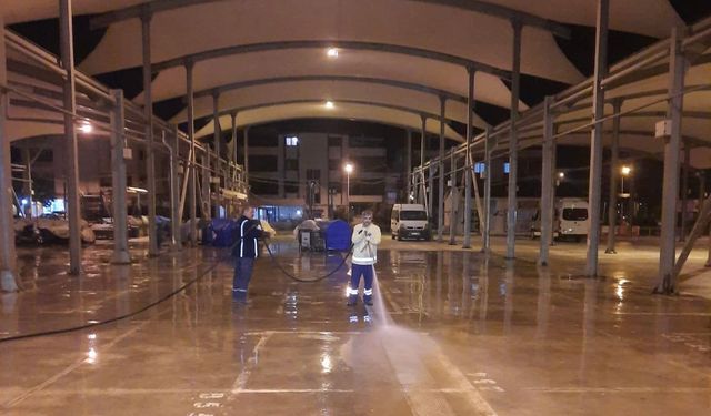 Didim'de Cumartesi Pazarı'nda temizlik çalışması