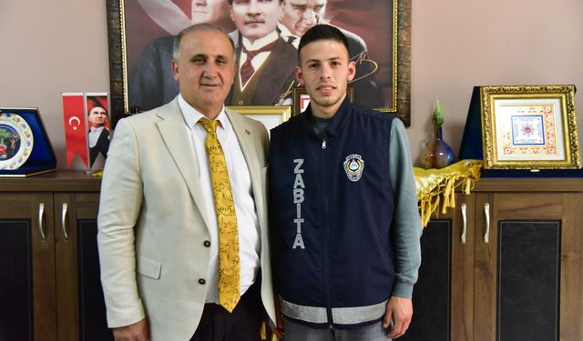 Başkan Kaya fedakar futbolcuya kucak açtı