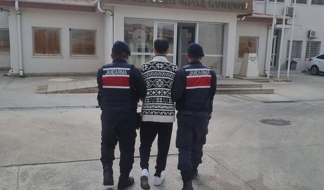 Kuşadası’nda bilişim dolandırıcılığı suçundan aranan şüpheli yakalandı