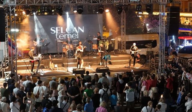 Başkan Çerçioğlu, Kuşadası’nı sanatın ritmiyle buluşturdu