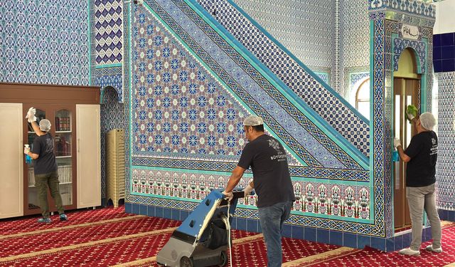 Aydın Büyükşehir Belediyesi'nden Kurban Bayramı öncesi camilerde temizlik