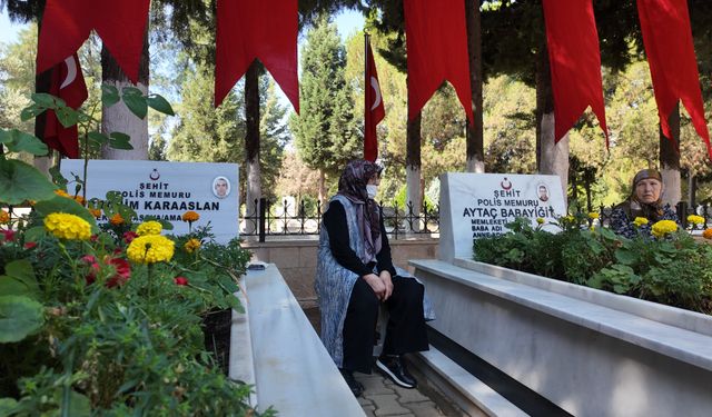 15 Temmuz Demokrasi ve Milli Birlik Günü'nde şehitler dualarla anıldı