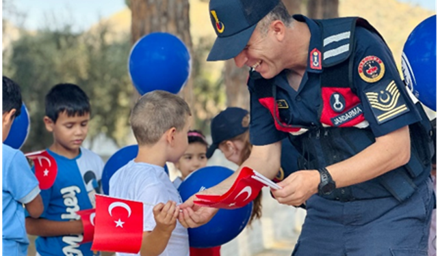 Aydın İl Jandarma Komutanlığı, Dereağzı ilkokulu öğrencilerini ziyaret etti