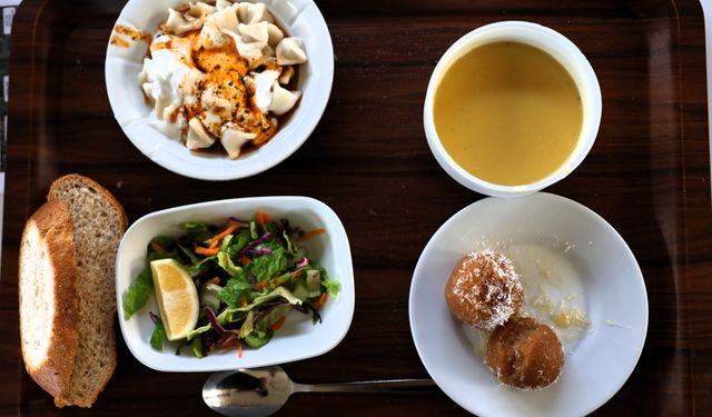 Aydın Büyükşehir Belediyesi Havuz Kafe’de 4 çeşit yemek 75 TL