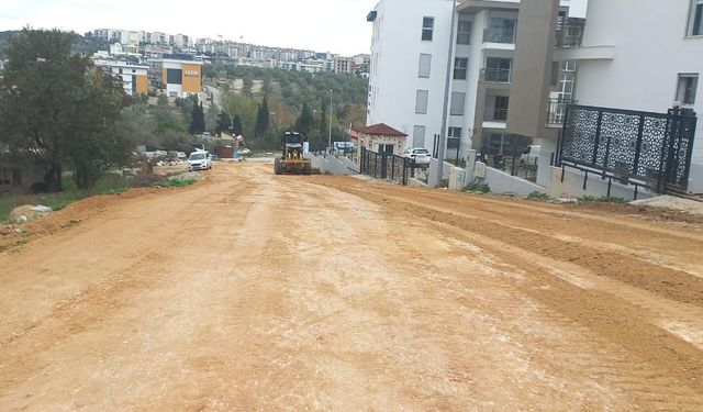 Büyükşehir, Kuşadası'nın yollarını yenilemeyi sürdürüyor