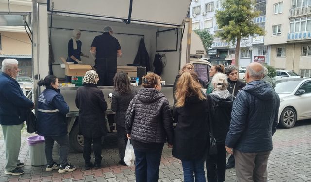 Efeler Kurtuluş Mahallesi’nde 6 Şubat anısına lokma hayrı!