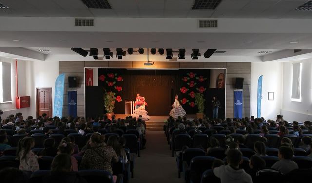 Başkan Çerçioğlu, Yenipazarlı çocukları tiyatroyla buluşturdu