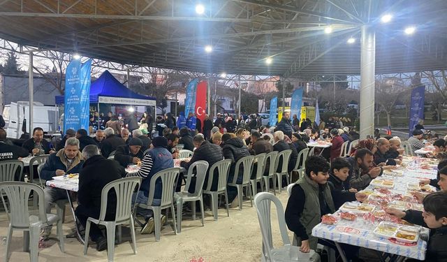 Aydınlı vatandaşlar Büyükşehir'in iftar sofralarında buluşmaya devam ediyor