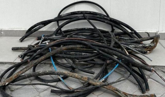 Söke'de 1 milyon 150 bin TL değerinde bakır kablo çalan 3 şüpheli yakalandı