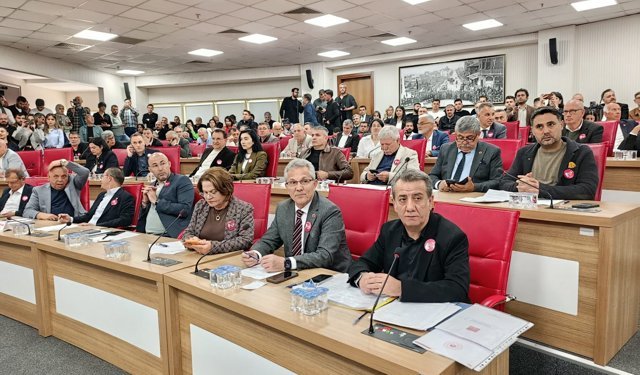 Aydın Büyükşehir Meclisi’nde faaliyet raporu gerilimi!