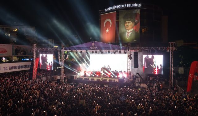 Aydın Büyükşehir Belediyesi 19 Mayıs Atatürk'ü Anma, Gençlik ve Spor Bayramı'nı 40 bin Aydınlıyla kutladı