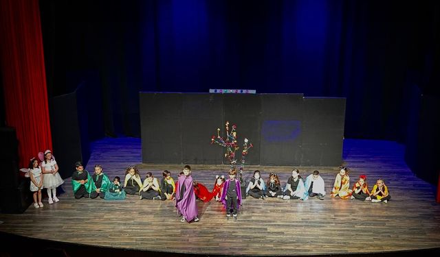 Başkan Çerçioğlu'nun başlattığı Yaratıcı Drama Atölyesi'nin minik öğrencilerinden muhteşem gösteri
