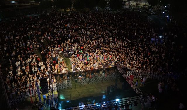 Başkan Çerçioğlu'ndan Tekstil Park'ın eşsiz atmosferinde yaz konseri