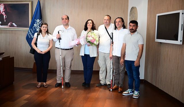 Başkan Çerçioğlu'na Altı Nokta Körler Derneği Üyelerinden ziyaret