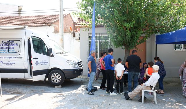 Başkan Çerçioğlu ağız ve diş sağlığı hizmetlerini kentin dört bir yanında vatandaşlarla buluşturuyor