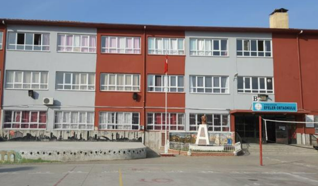 Efeler'de iki okul boşaltıldı
