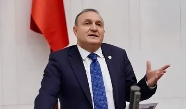 Karakaş AK Parti rozetini taktı