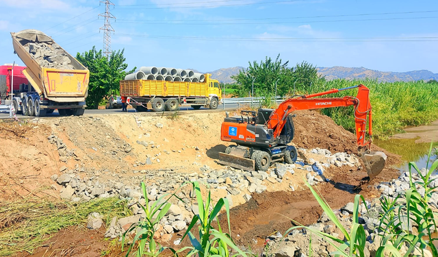 Büyükşehir kent genelinde yol çalışmalarını sürdürüyor