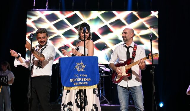 Aydın'da “80’ 90’ Müzik Dinletisi’ etkinliğine yoğun ilgi