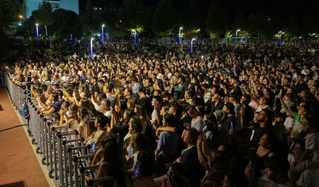Başkan Çerçioğlu'ndan eşsiz atmosferde yaz konseri