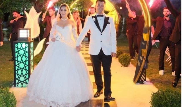 Aydın Şehir Hastanesi’nde çalışan genç çift dünya evine girdi