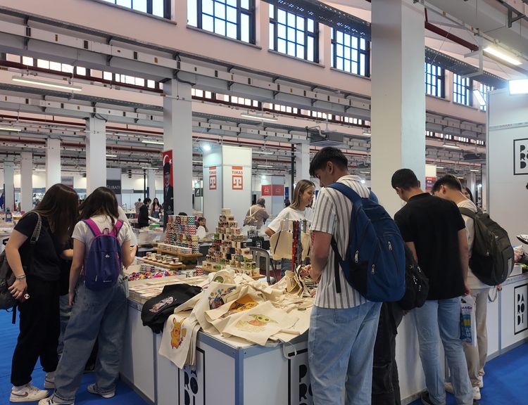Bu yıl ikinci kez düzenlenen kitap fuarı, pek çok yazar ve eser Aydınlılarla buluşuyor