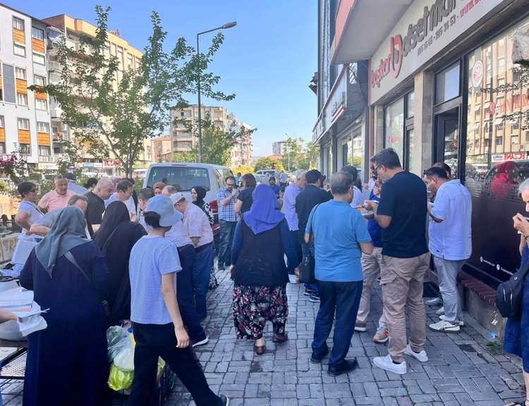 Yenikıroba Gazetesi'nden aşure hayrı!