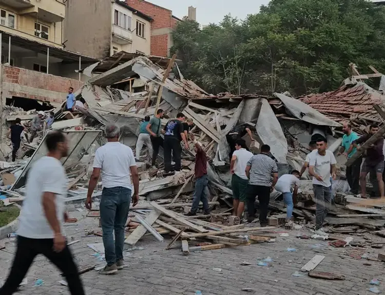 Balıkkesir Sındırgı merkezli 6.1 büyüklüğünde deprem!