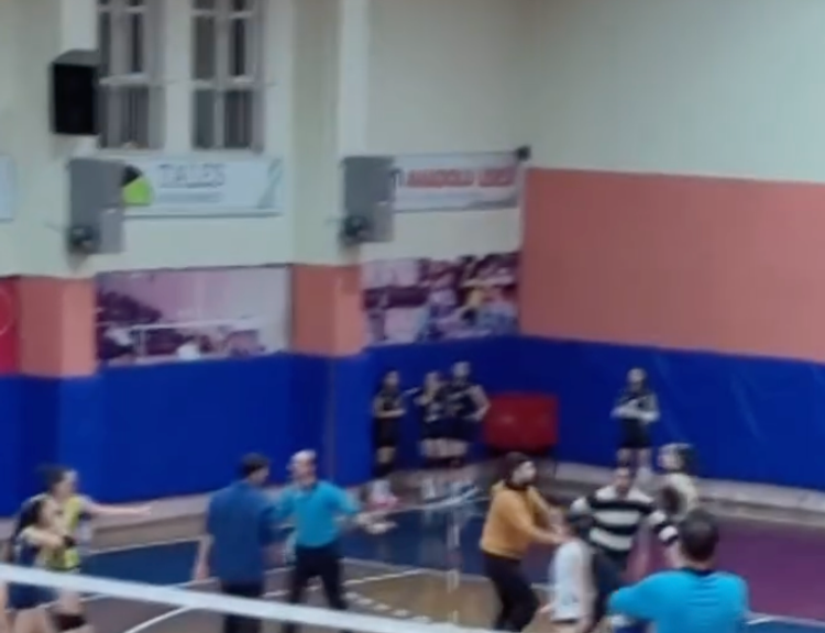 Aydın Lisesi Spor Salonu’nda tansiyon yükseldi!