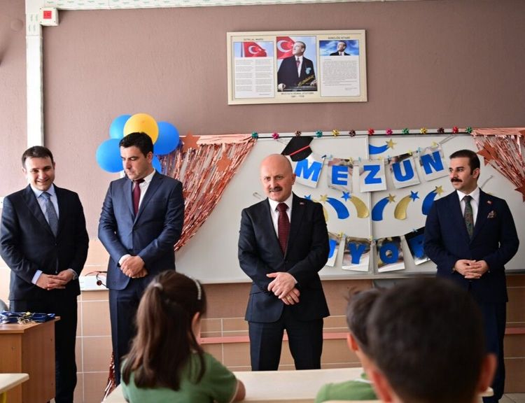 Aydın’da 190 bini aşkın öğrenci karne sevinci yaşadı