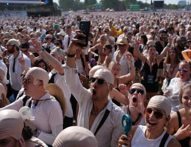Pitbull hayranlarından Londra'da Guinness rekoru!