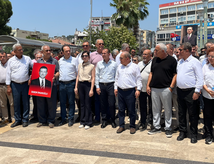 Hikmet Saatçı ve yönetimi CHP'den istifa etti!