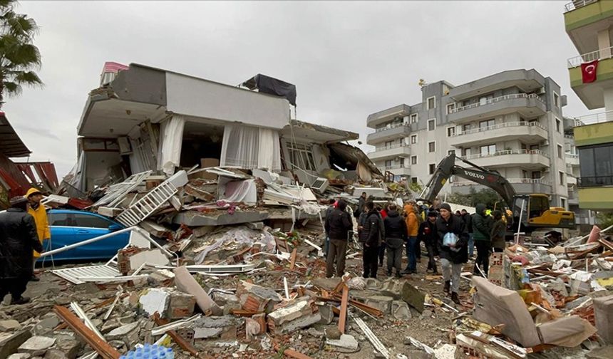 Hatay'da 6.4 ve 5.8 büyüklüğünde iki deprem! 6 Kişi öldü