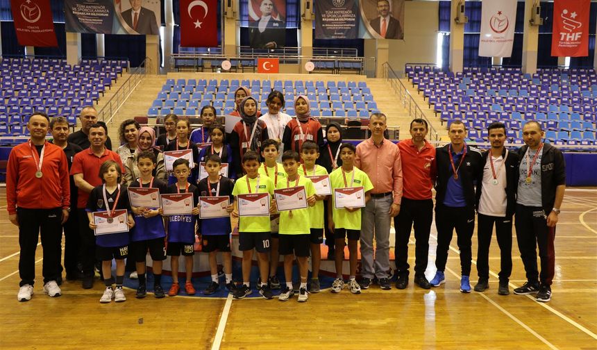 Aydın'da Küçükler Badminton Grup Müsabakaları bitti