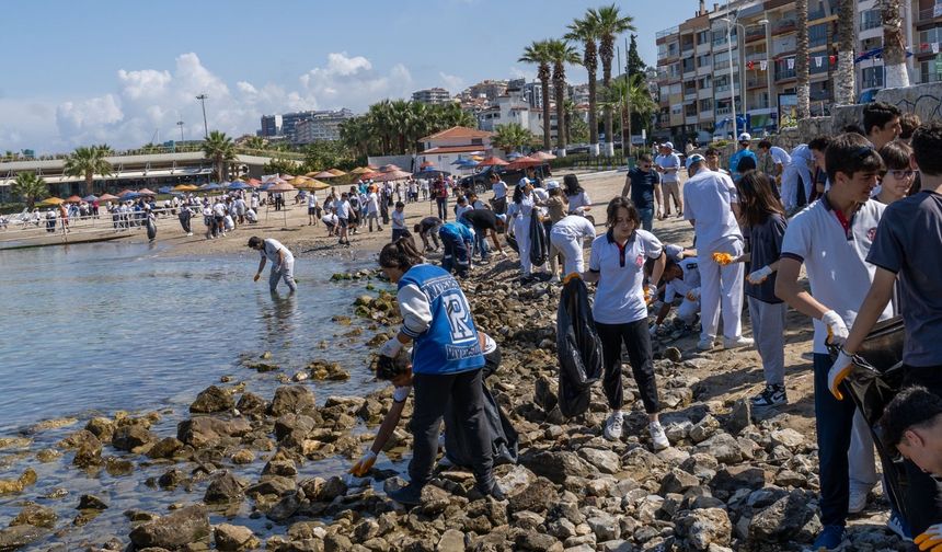 Kuşadası'nın kıyıları temizlendi
