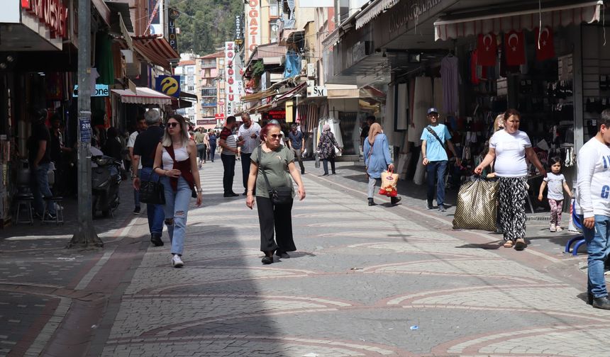 Ekonomik dar boğaz ve gelecek kaygısı taşıyan Aydınlılar hayat pahalılığının sona ermesini istiyor.