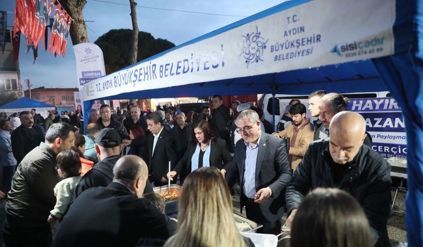 Özlem Çerçioğlu, Umurlu'da iftara katıldı