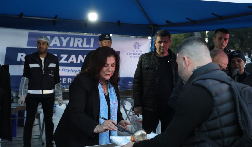 Çerçioğlu, Atatürk Kent Meydanı’ndaki iftarda vatandaşlarla buluştu