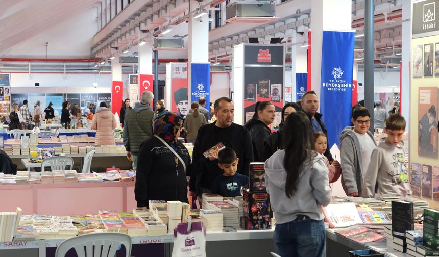 Vatandaşlardan Aydın Büyükşehir’in Kitap Fuarı’na yoğun ilgi!