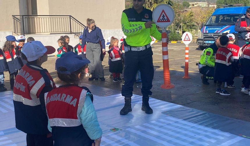 Jandarmadan Çine'de trafik eğitimi