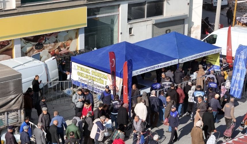 Aydın Büyükşehir Belediyesi’nin ürettiği fideler Sökeli vatandaşlara dağıtıldı