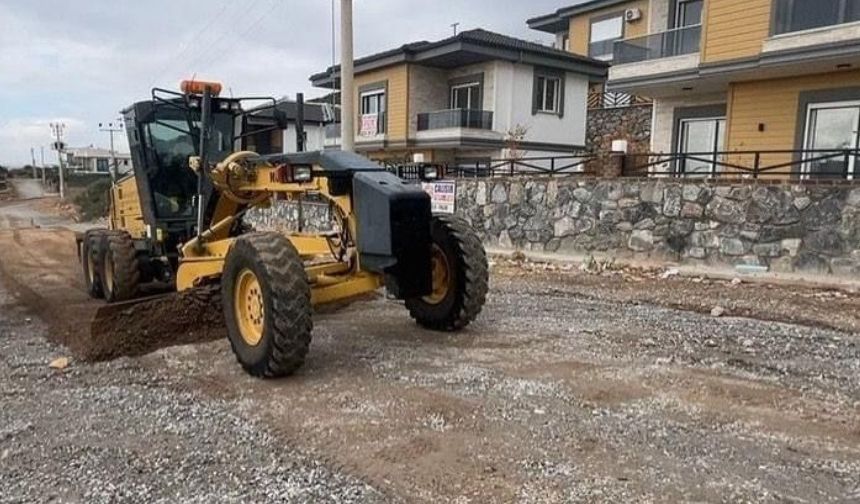 Didim'de sağanak yağıştan sonra zarar gören yollar onarıldı