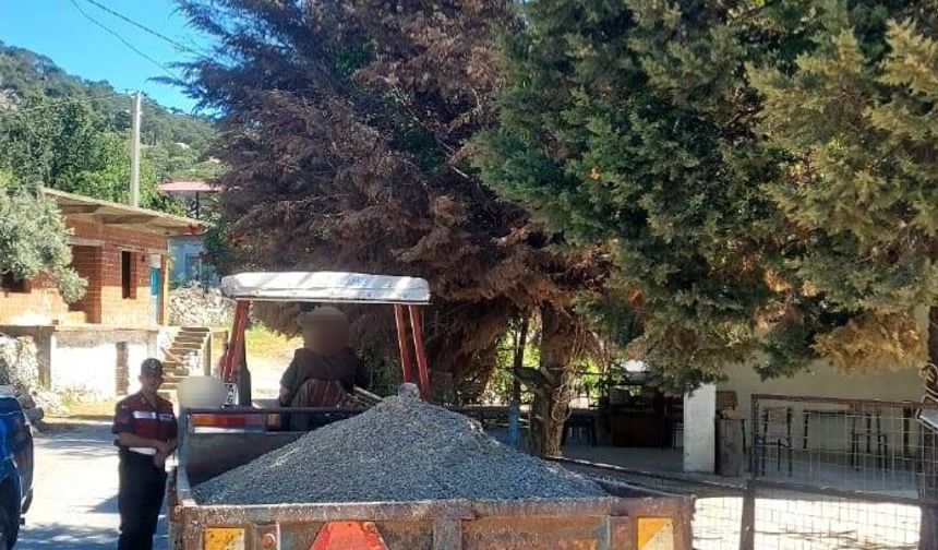 Koçarlı'da kaçak kum çekimine jandarmadan müdahale