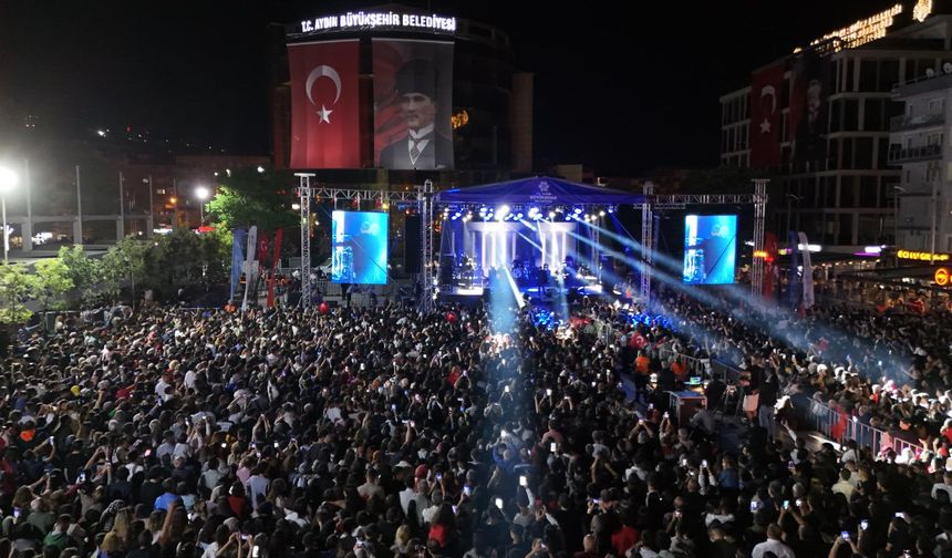 Aydın Büyükşehir Belediyesi 19 Mayıs Atatürk’ü Anma, Gençlik ve Spor Bayramı’nı 40 bin Aydınlıyla kutladı