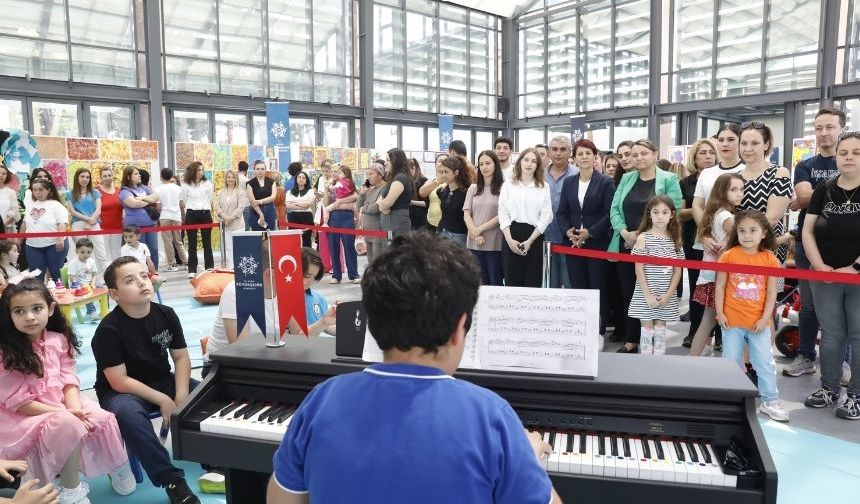 Başkan Çerçioğlu'nun kazandırdığı otizm merkezinde sergi
