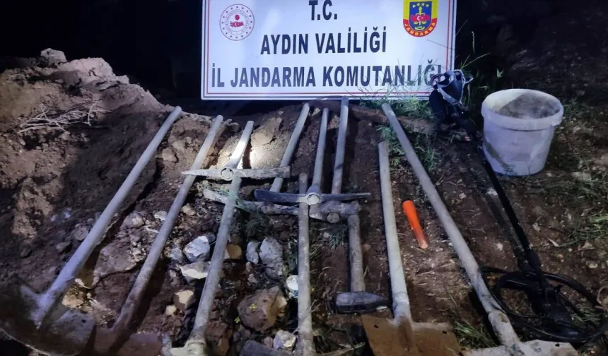 Didim’de sit alanında kaçak kazı yapan 4 kişi suçüstü yakalandı