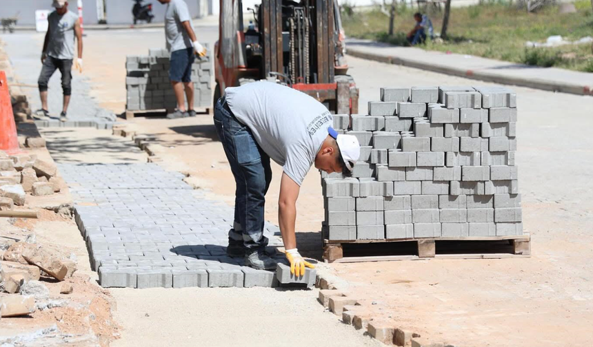 Didim'de yol yapım çalışmaları son sürat devam ediyor