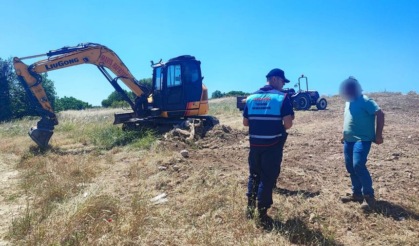 Didim'de hazine arazine izinsiz giren 2 şahıs yakalandı!